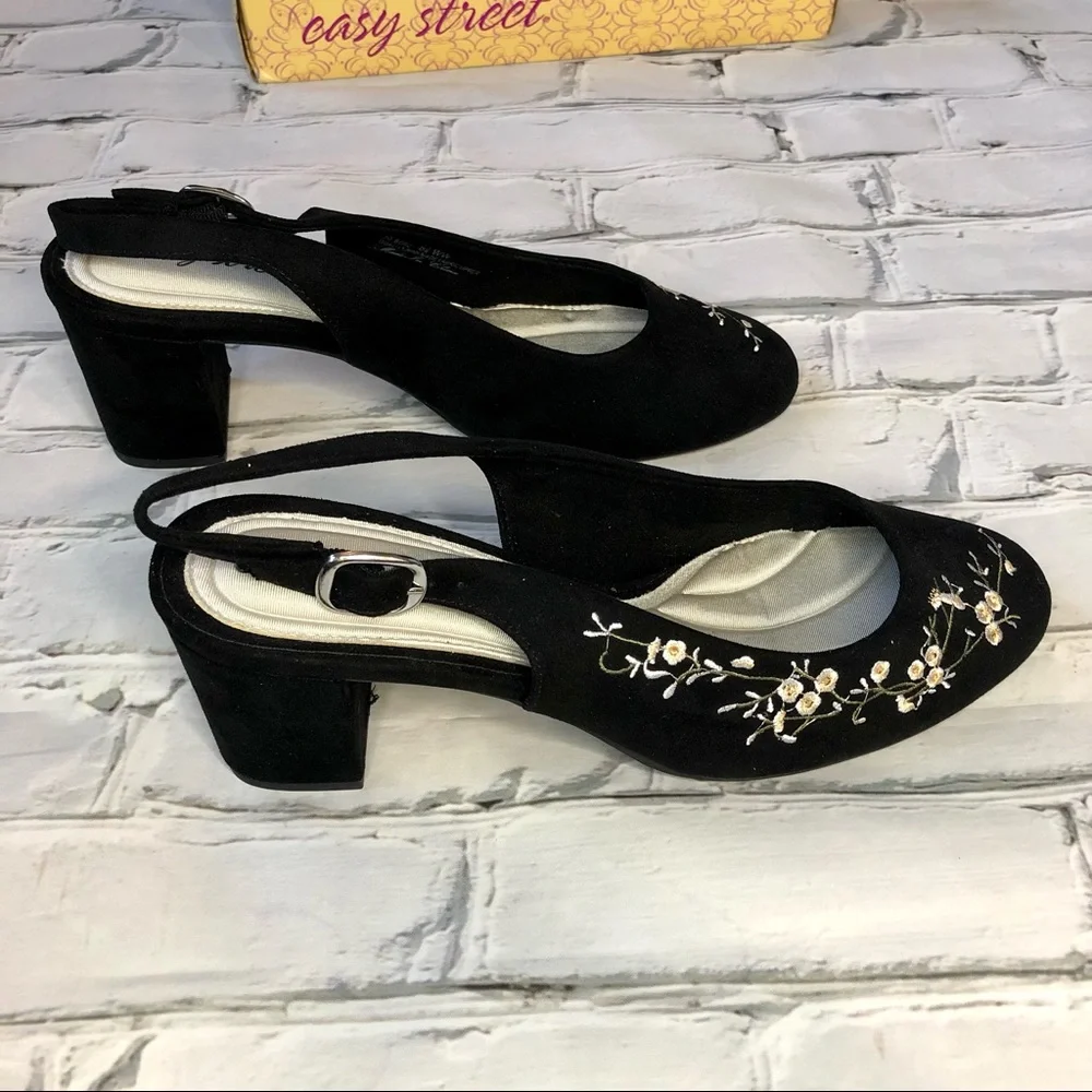 NWT Floral Embroidered Chunky Block Heels - Picture 5 of 12